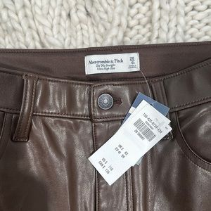 Abercrombie- Brown Vegan Leather Size 6 short (28)